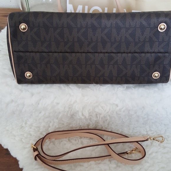 Michael Kors Signature LG Satchel - Picture 5 of 6